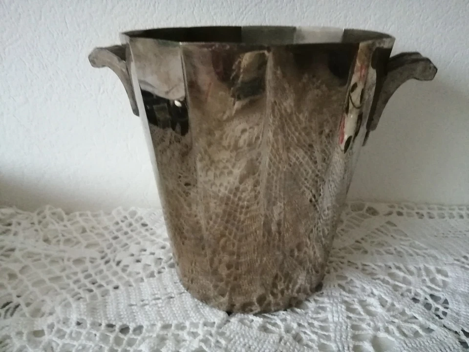 Rare Seau à CHAMPAGNE PERRIER JOUET en métal argenté 1950 H 19,5 cm - Immagine 4 di 4