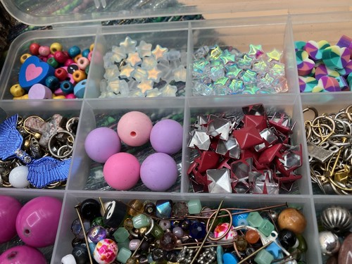 Mixed Lot Of Beads & Jewelry Making Supplies / Findings Huge Assortment - Picture 11 of 14