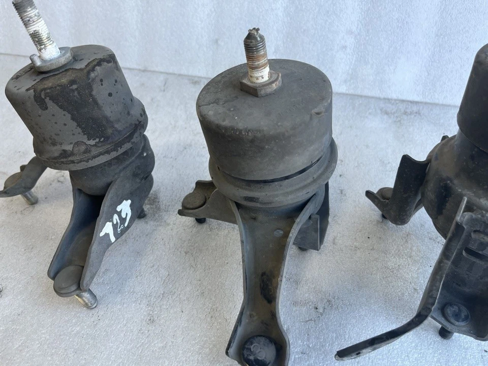 2013 2014 2015 2016 2017 2018 LEXUS ES300H ENGINE MOTOR MOUNTS 3 PIECES - Image 3 of 4