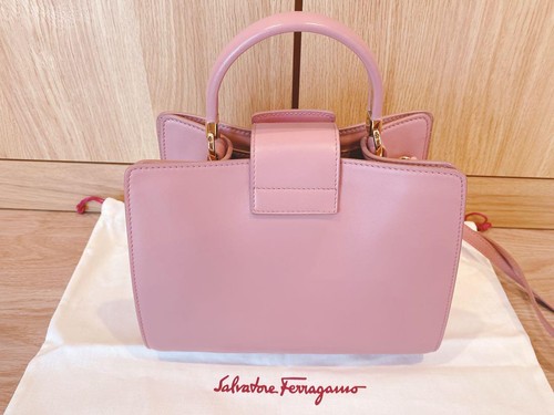 Salvatore Ferragamo Gancini Schultertasche rosa Einsatzart Leder gut - Bild 8 von 18