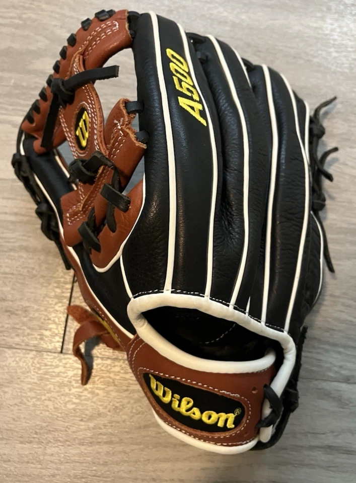 Wilson A500 11.5" Youth Baseball Glove A05LB21115| Black/Brown | Left Hand Throw - Image 4 of 4