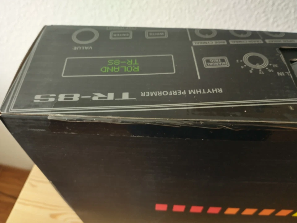 Roland TR-8S Drum Computer Synthesizer Sampler 808 909 *NEU* - Bild 4 von 4