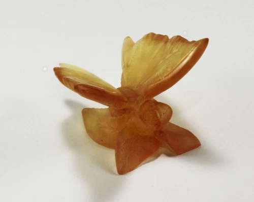 DAUM PAPILLON PATE DE VERRE CRYSTAL BUTTERFLY ON ROSE LEAF FIGURINE PAPERWEIGHT