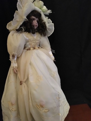 Porzellanpuppe Lara Motiv Musikpuppe 22 Zoll Heritage Doll - Bild 8 von 10