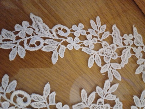 Pair Of White Lace Applique 10 X 3 Inch - Picture 2 of 2