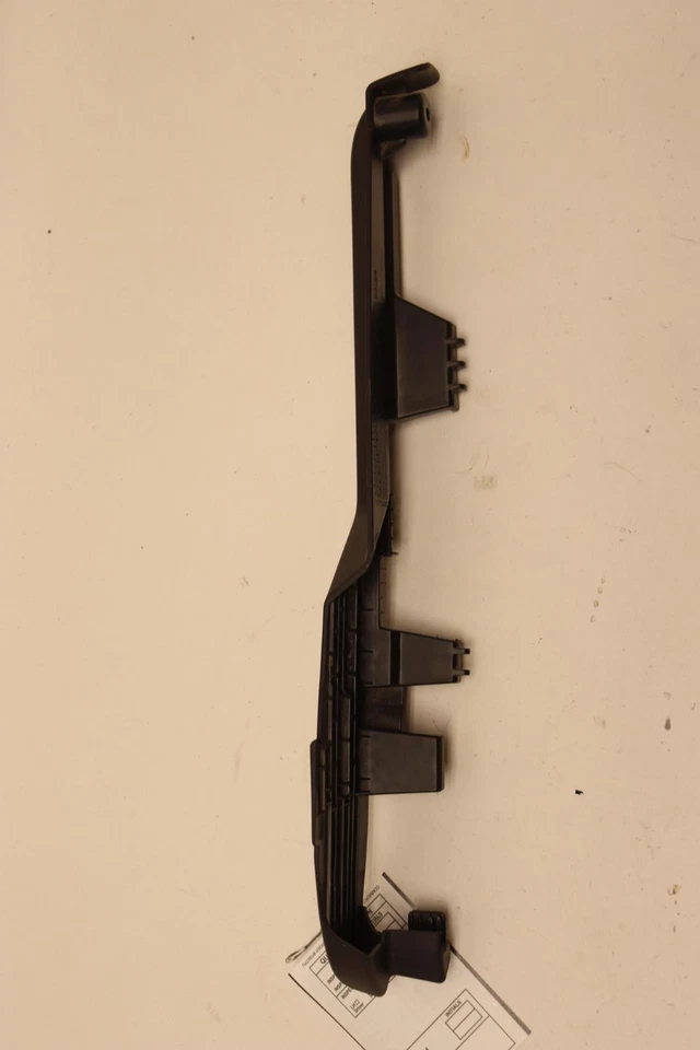 Chevy Silverado 2500HD 2020-2024 asiento delantero izquierdo cubierta de pista inferior moldura OEM Foto 2 de 4