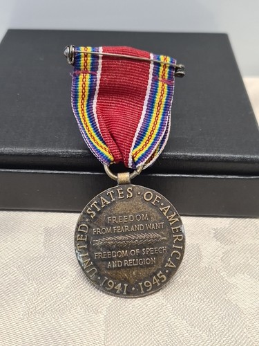 US Navy Medal World War II 1941-1945 Freedom From Fear & Want Speech & Religion - Picture 4 of 5