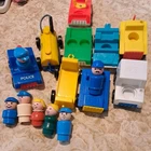 Vintage Lot of 16 FISHER PRICE 2 Play Family Airport Cars  Mail &  Little People