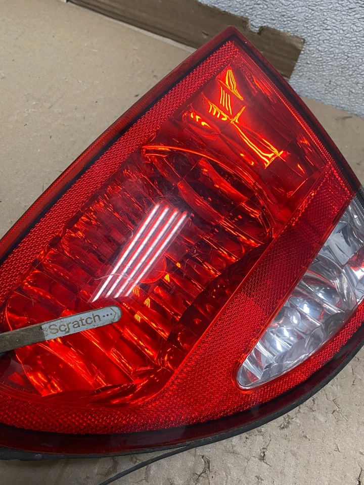 Luz trasera interior del lado derecho del pasajero Oldsmobile Alero 1999 a 2004 OEM U2297 DW Foto 4 de 4