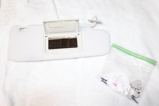 17-19 Chevy Cruze Sunvisor W Sun Visor Clips Rh Vanity Mirror White Ivory Clean
