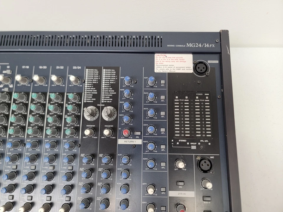 雅马哈 MG24/14FX 24 通道混音器带电源硬质公路箱 — 第 3/4 张图片