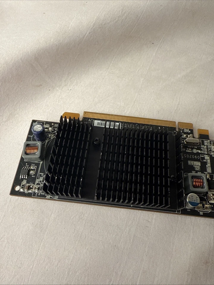 XFX HD-435X-ZAHR Radeon HD 4350 1GB DDR2 DVI S-Video VGA PCIe Graphics Card. - Image 3 of 4