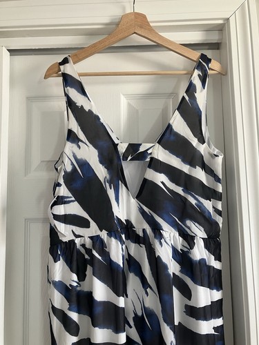 New Women's JustFab Sleeveless V-Neck Breezy Maxi Dress Size S White Black Blue - Picture 4 of 8
