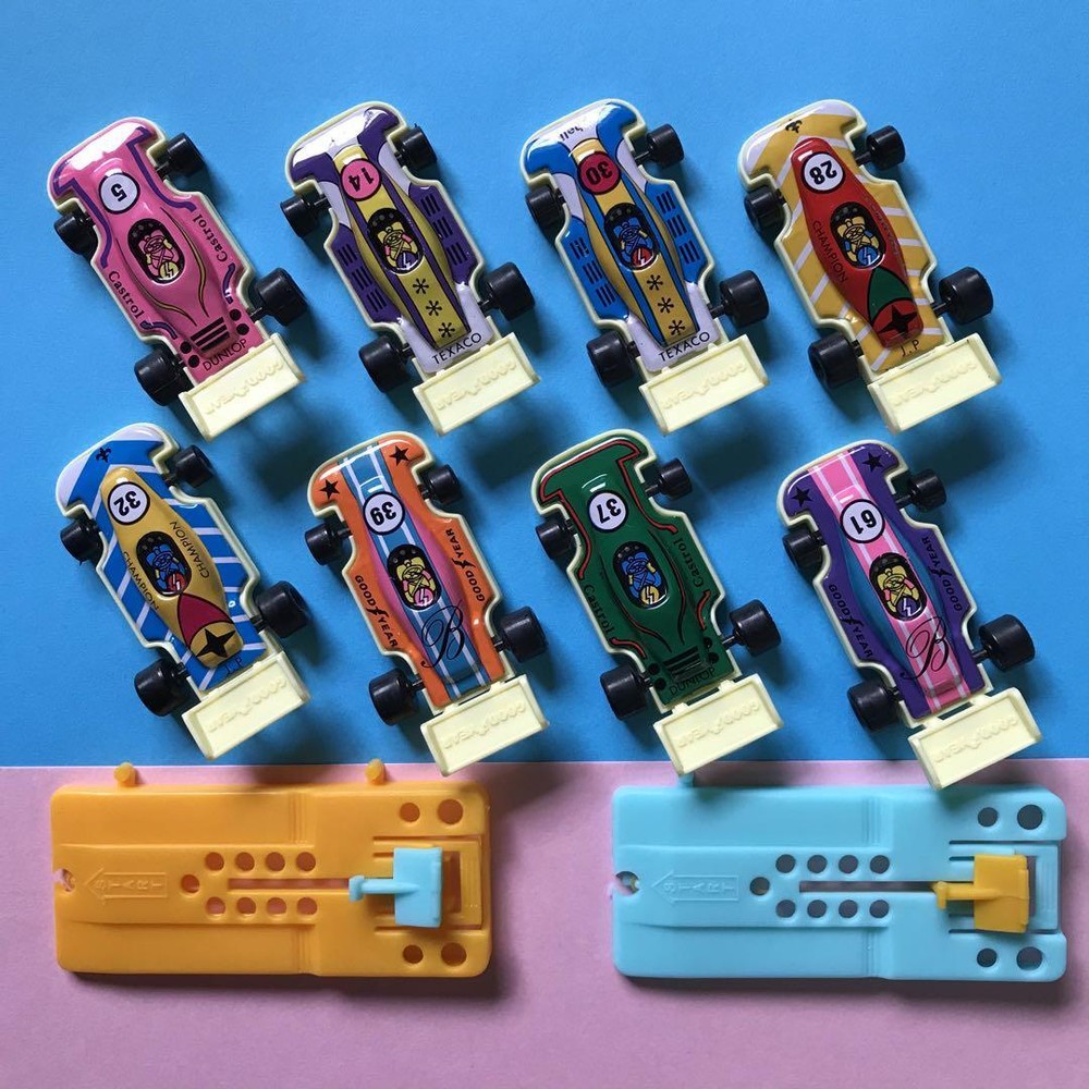 8 Showa Retro Tin F1 Racing Cars With 2 Launch Pads