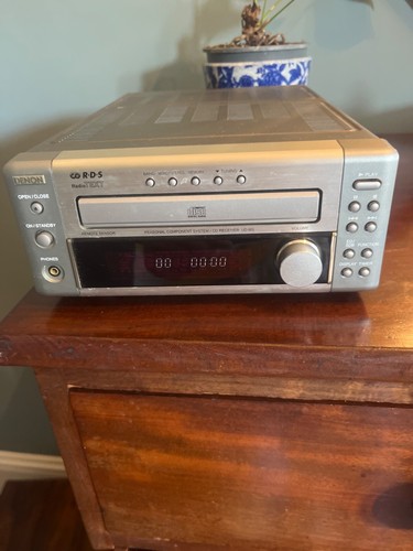 Silver DENON CD/radio micro HI-FI, with cd not playing - Picture 4 of 10