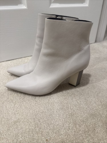 Tony Bianco boots SZ 81/2 Pre owned Off White Narrow.