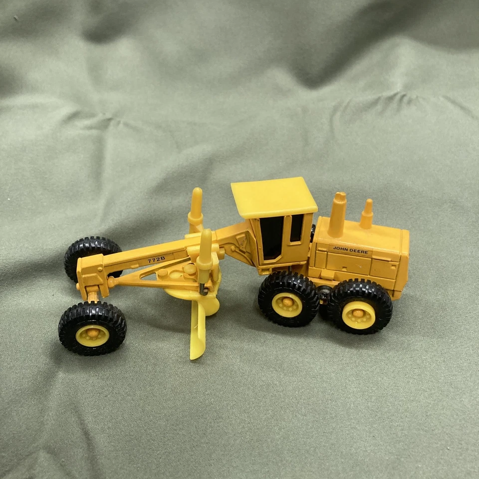 Ertl #5540 John Deere Industrial Grader 772B 1/64 Scale Diecast - Image 2 of 4