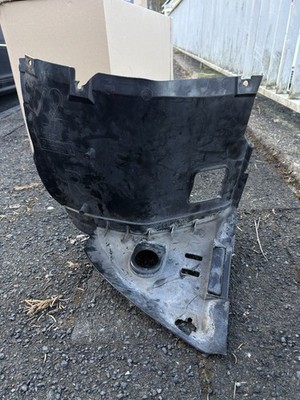 ORIGINAL BMW E46 / 330 Ci / BJ 2001 - Spritz-Schutzblech Radkasten / VR