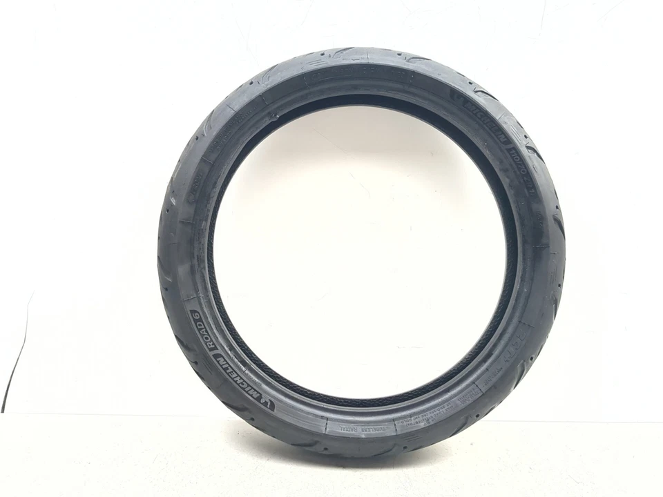 Neumático delantero Michelin Road 6 110/70-17 Foto 2 de 4