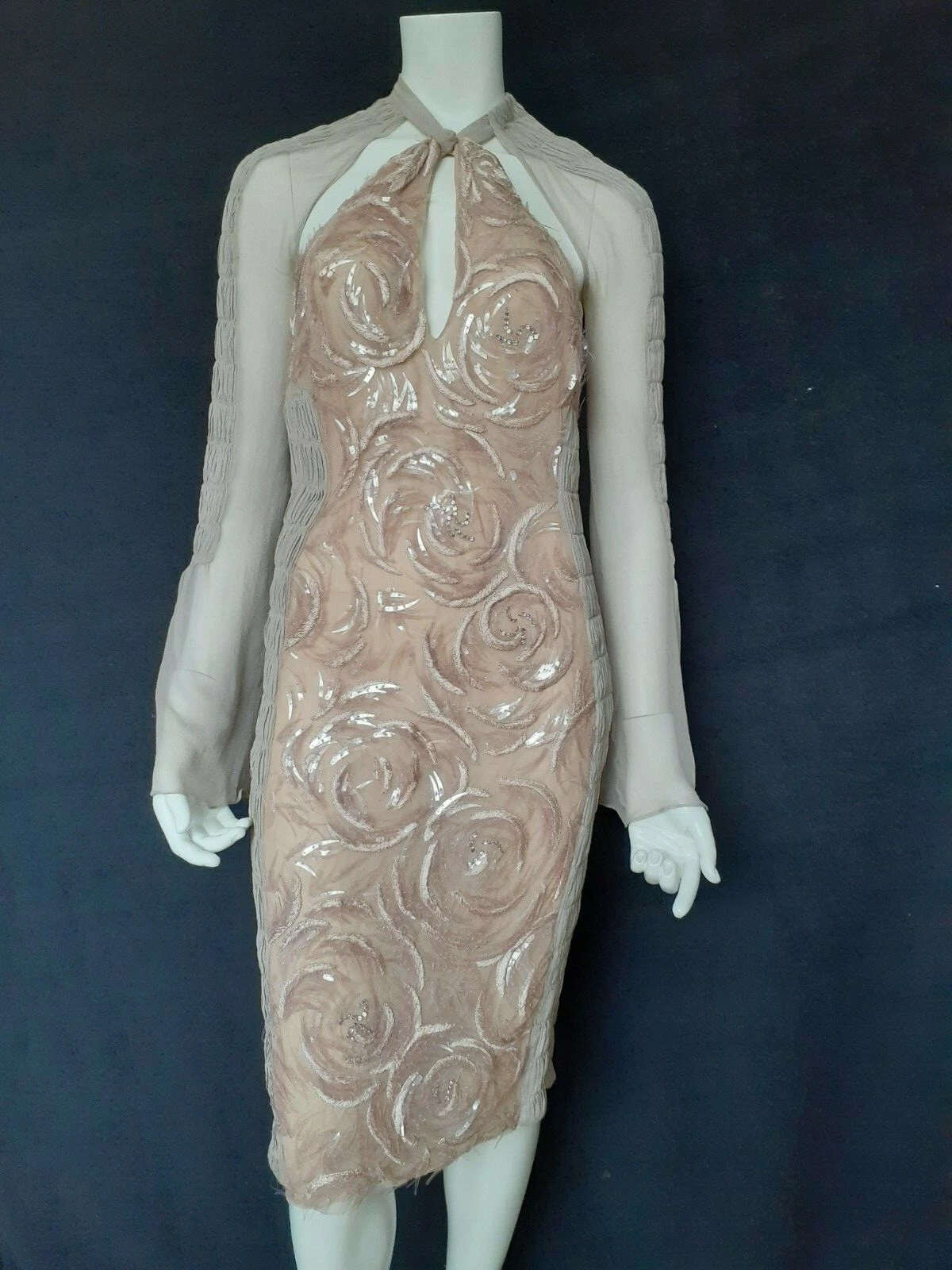 Robe soie brodée GUCCI RUNWAY rose couleur paillettes taille 38