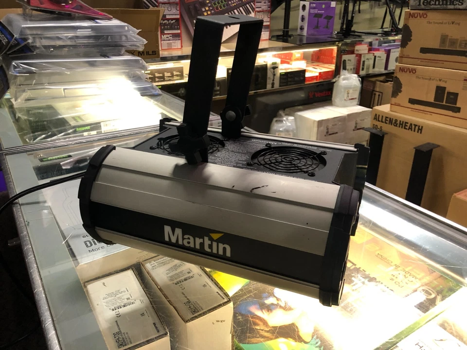Martin Mania EF1i Preprogrammed DJ Lighting Moving Color Gobo Fixture with Bulb - Image 4 of 4