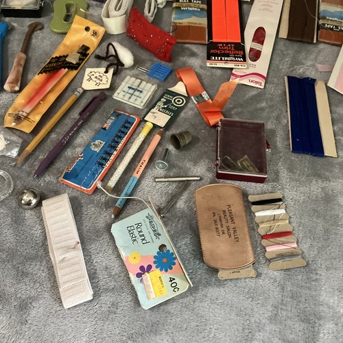 Vintage Sewing Kit Bundle Lot - Wooden Spools Tools Buttons Zippers Safety Pins - Picture 2 of 13