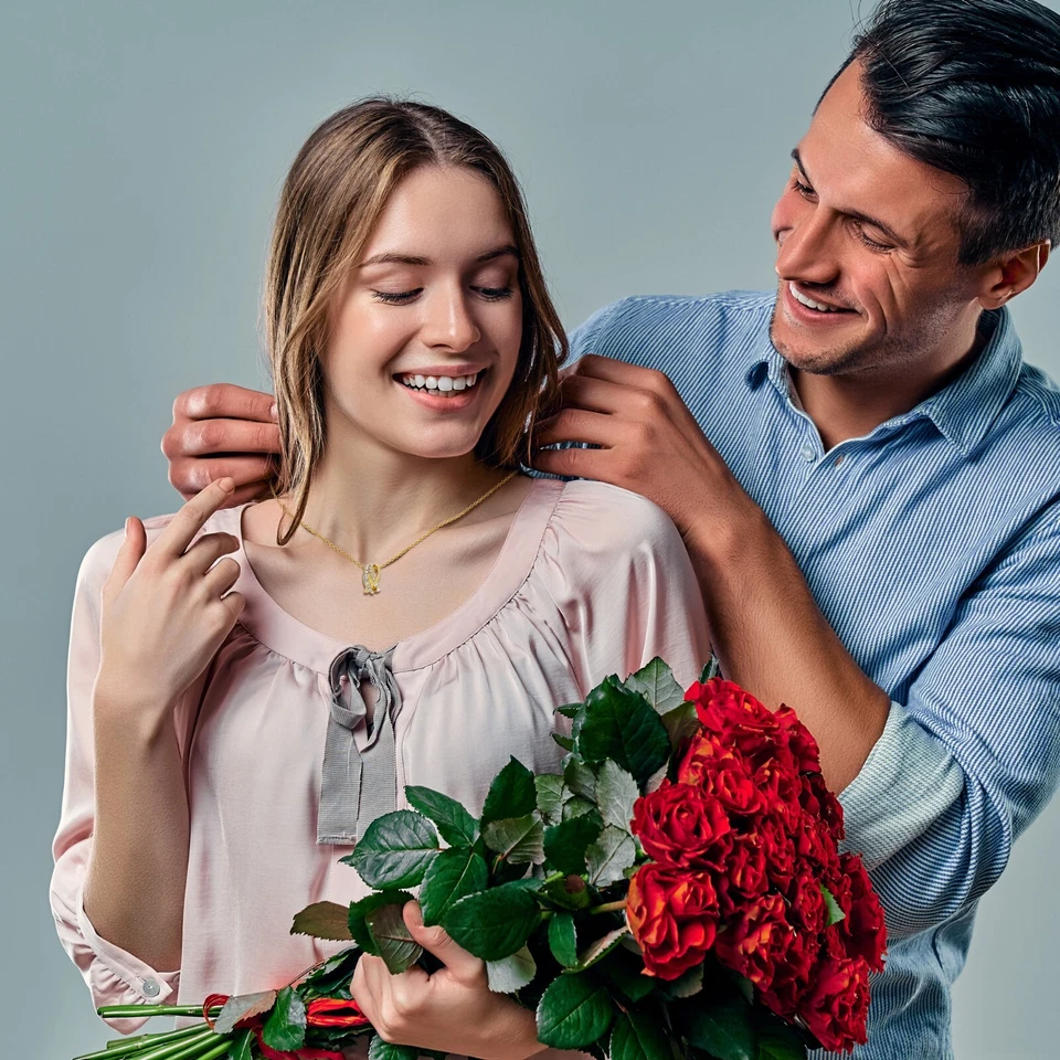 Collar TRYNDI Nudo Eterno Chapado en Oro 18k para Mujer - Regalo de Navidad para Esposa Foto 4 de 4