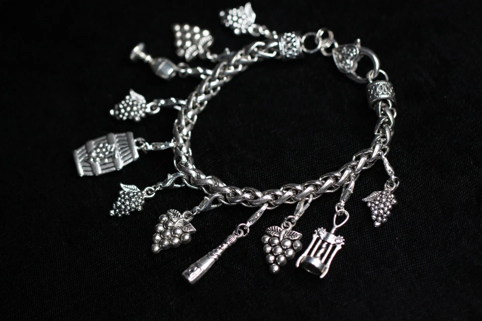 Pulsera con dije de amante del vino con dijes de peltre plateado de 8" festival intercambiable Foto 3 de 4