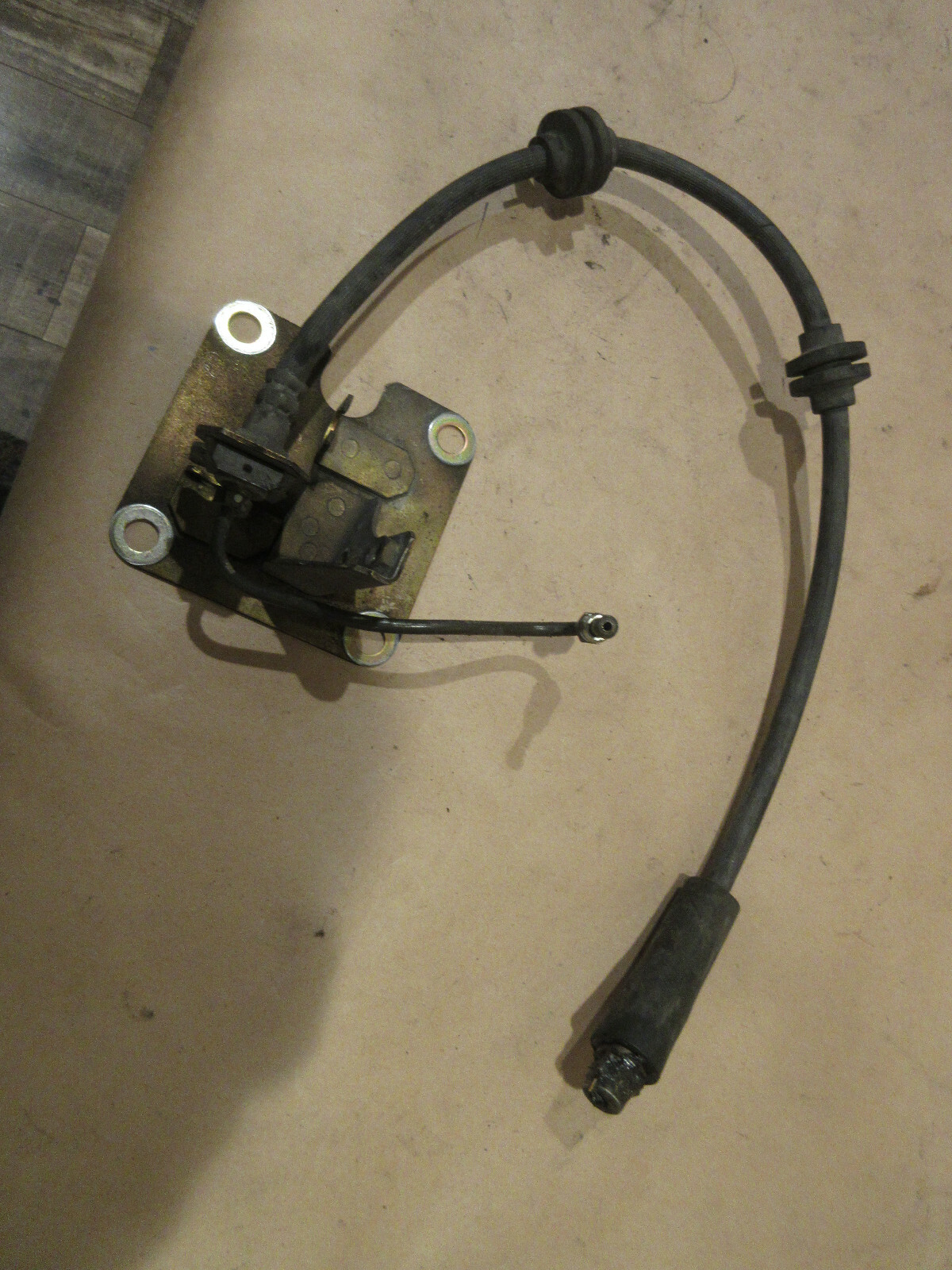 Maserati 4200 LH Front Brake Line And Caliper Pipe / Bracket  P/N 185956 -202776