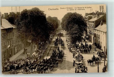 10650096 - Charleville-Mezieres Cours d`Orleans la Revue du 14th Juli le Defile