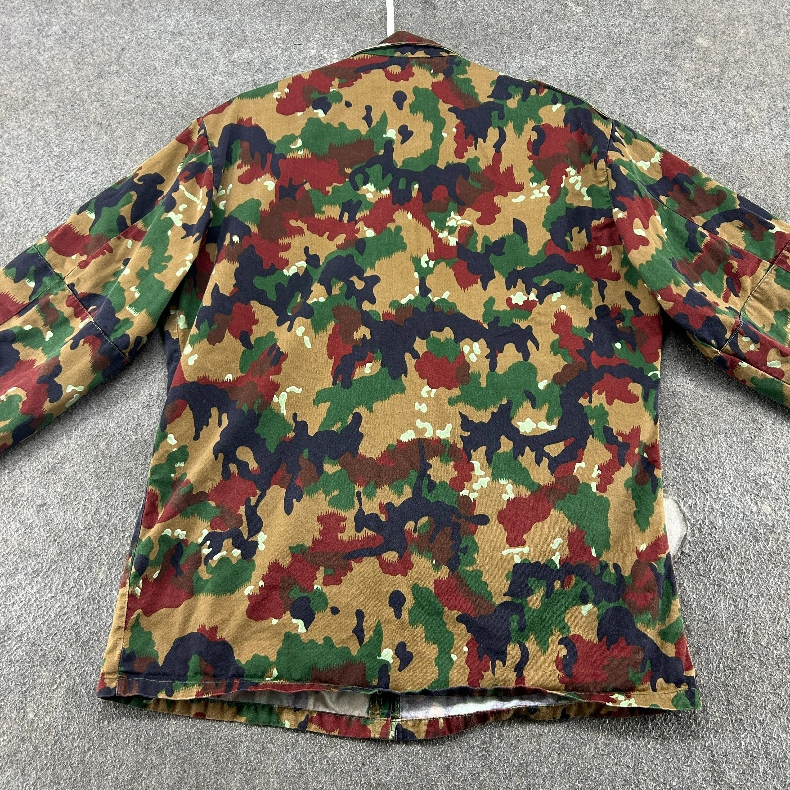 VINTAGE Swiss Alpenflage Jacket Mens Large Red Green Combat Camo M83 Cotton OPTI image 9