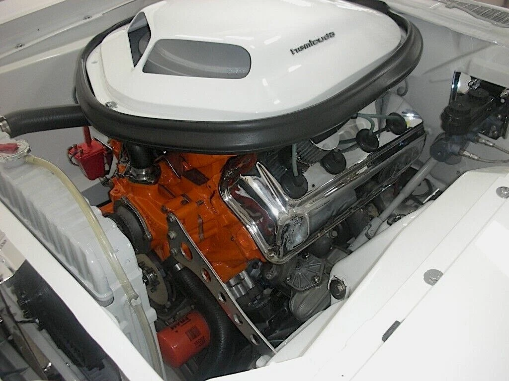 Yep, it's a HEMI.