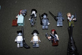 LEGO 71042 Pirates of the Caribbean  Silent Mary w/ Instructions & Mini-Figures