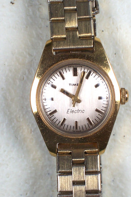 vintage TIMEX Electric Ladies Watch Gold Plate EX. RUNNING