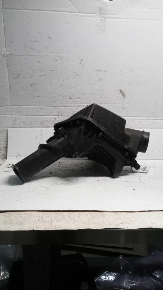 Used Air Cleaner Assembly fits: 2019 Chevrolet Impala 3.6L California emissions - Изображение 2 из 4