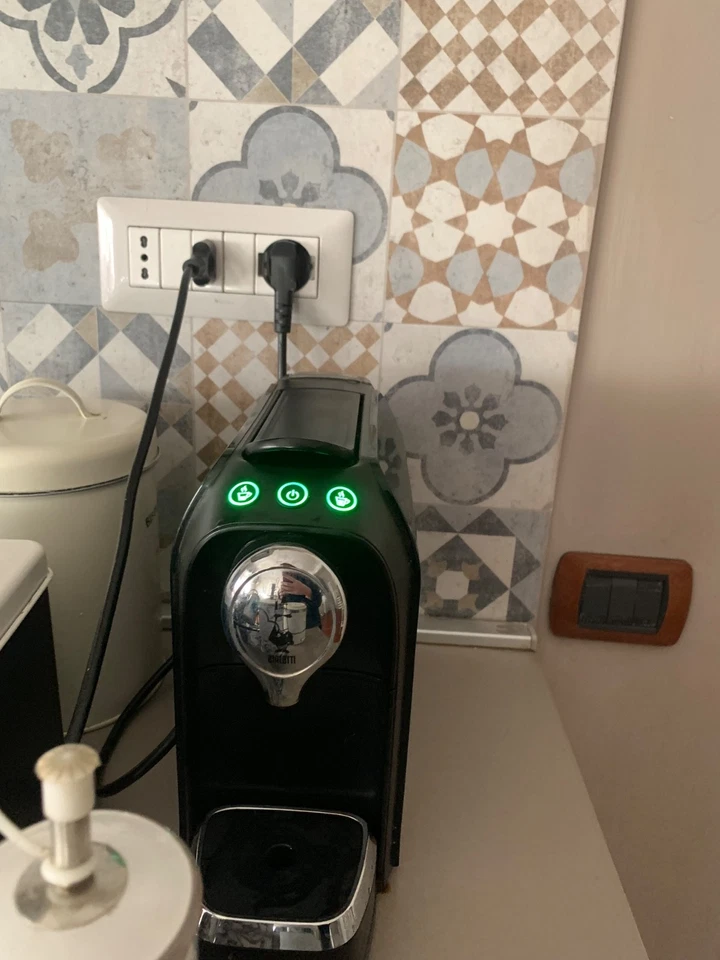 macchinetta del caffe bialetti nera utilizzata pochissimo - Immagine 4 di 4