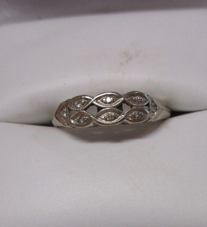 14K White Gold 8 Diamond Ring Size 7