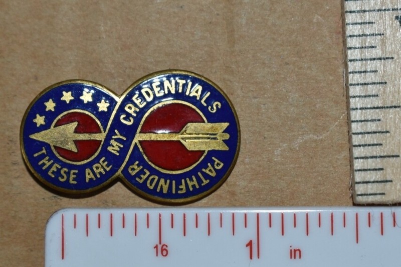 US Army PATHFINDER These Are My Credentials 8th Infantry Unit Crest Pin  C9