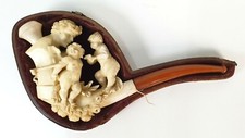 PIPE À FUMER. ÉCUME DE MER SCULPTÉE. BUSE EN RÉSINE. XIXÈME SIÈCLE.