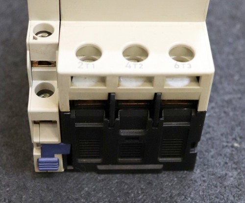 TELEMECANIQUE Motorschutzschalter GV2-M07 1,6-2,5A Ue=690V 50/60Hz Uimp=6kV - Picture 3 of 8