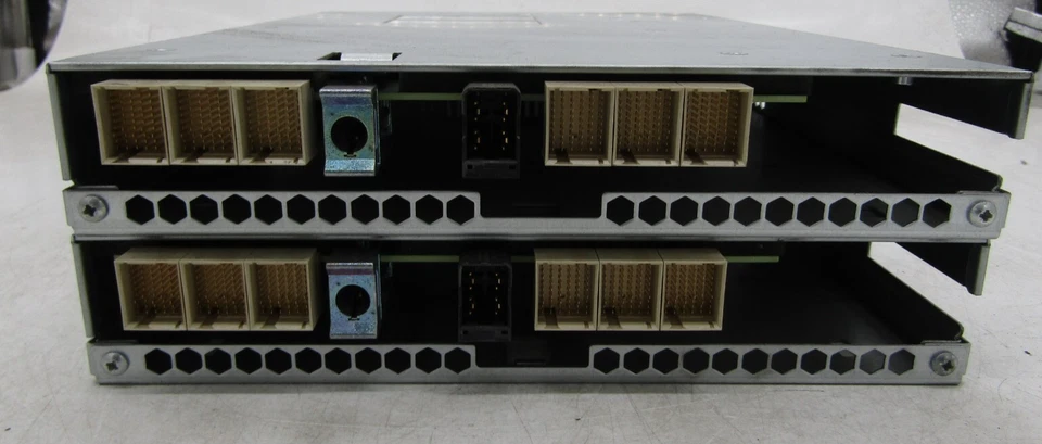 LOTE DE 2 CONTROLADORES DE MATRIZ DE DISCOS DE ALMACENAMIENTO HP QR491-63004 Foto 2 de 4