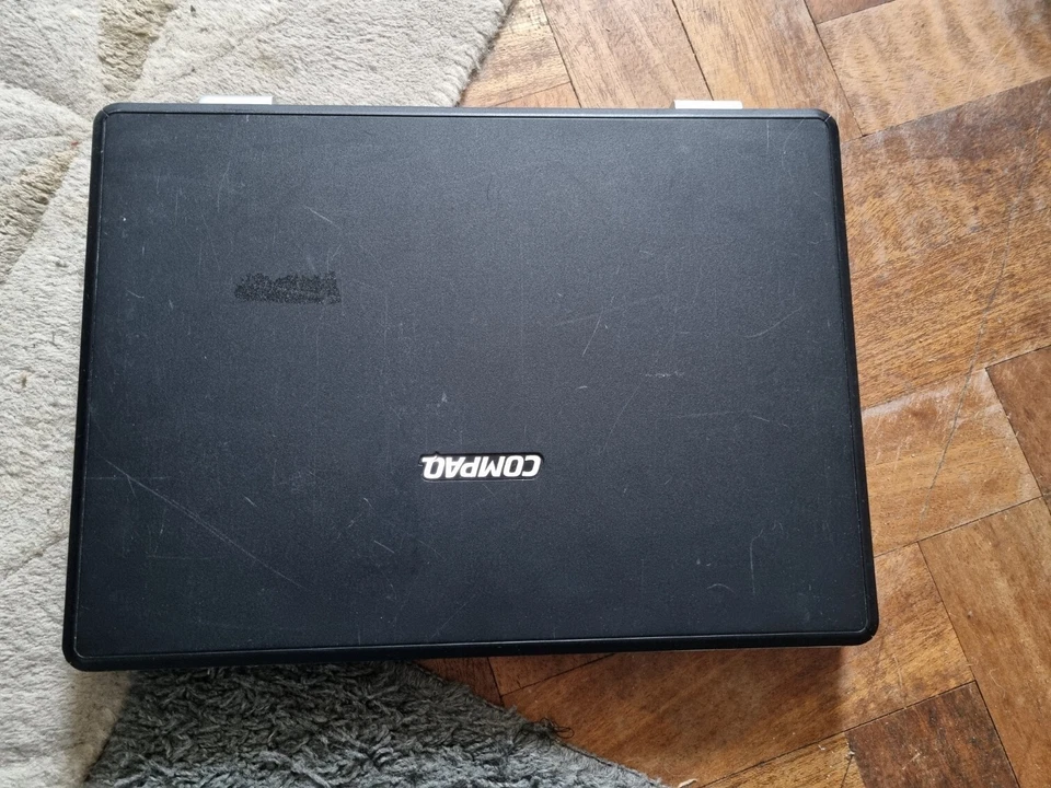 Compaq Presario V4000 laptop - working but with faults - Image 2 of 3