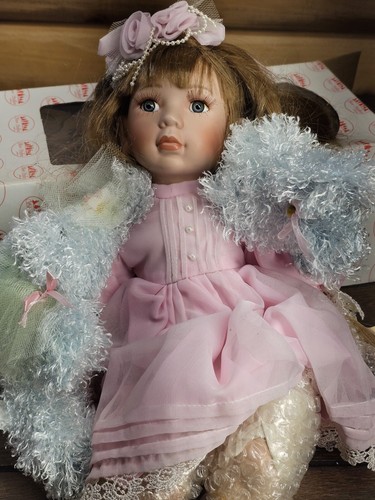 Porcelain Show-Stoppers "Cindy" Doll made by Florence Maranuk Collection L.E. - Picture 8 of 19