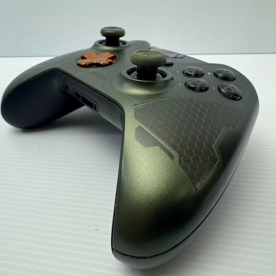 Xbox One Limited Edition Halo 5 Guardians Master Chief Wireless Controller - Image 4 of 4