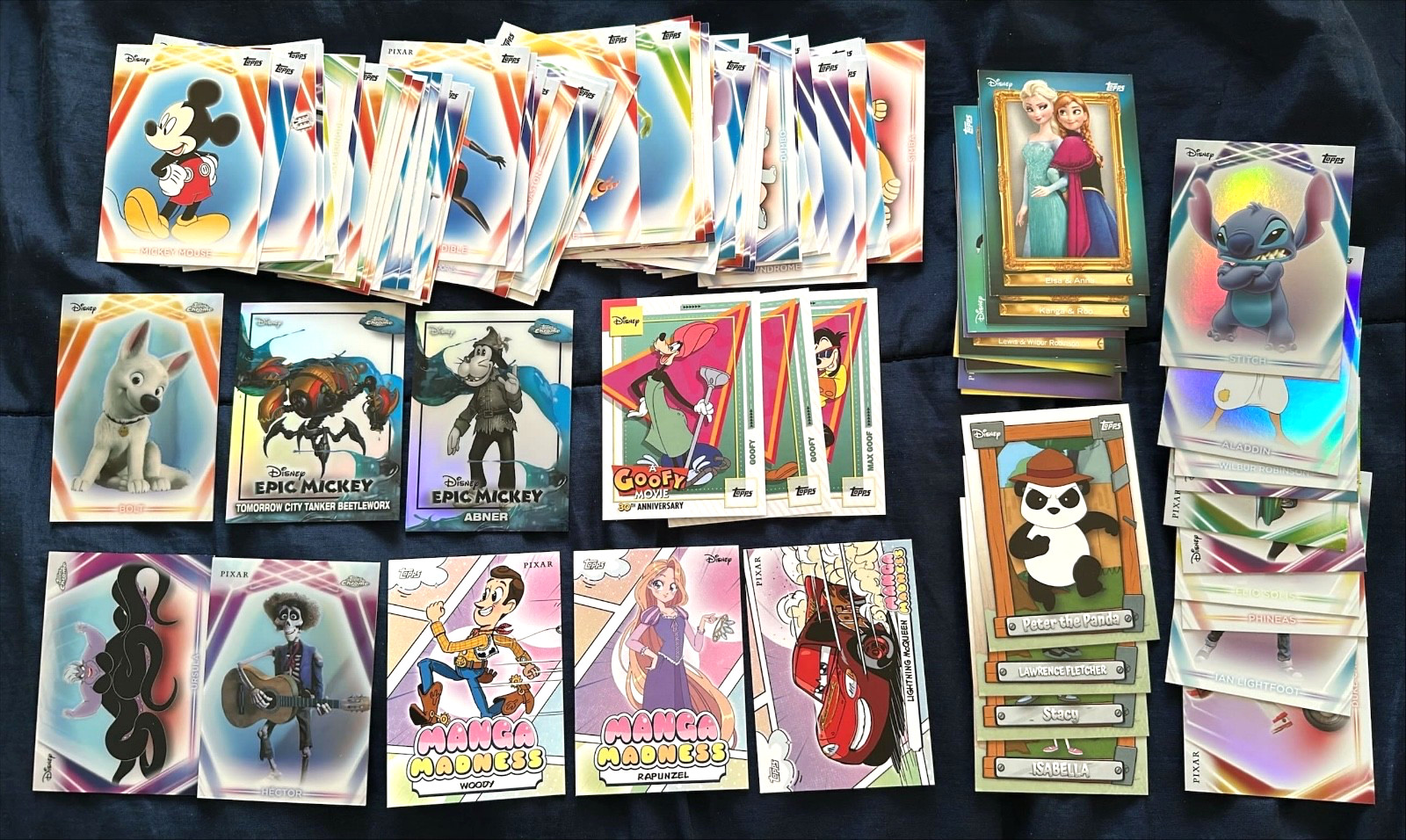 2026 Topps Disney Neón Lote Noventa (90) con Cromo + Manga + Arco Iris + Mickey Mouse