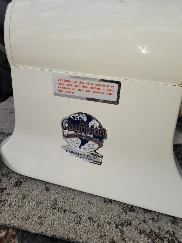 Винтажная соковыжималка Champion 1/3 л.с. высокопрочный мотор модель G5-NG-853S цвет белый/кремовый - Изображение 2 из 4