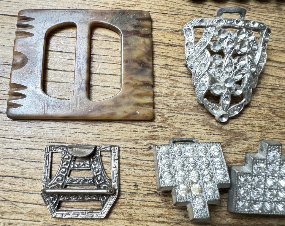 Lote De Nueve Cinturones De Vestir Vintage Y Antiguos Estrás Concha Tortuga Vidrio Checo Foto 3 de 4