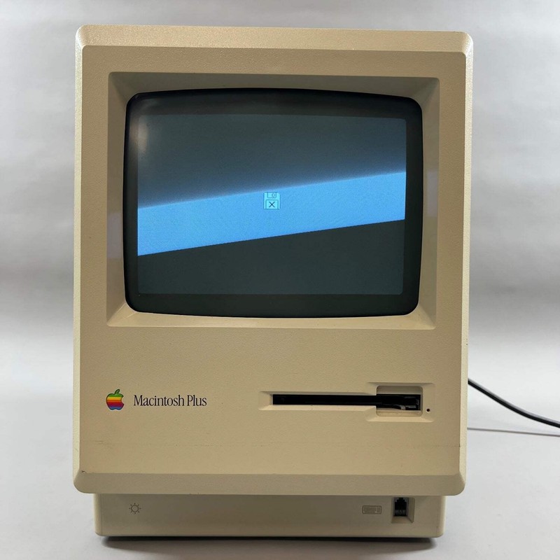 Apple Macintosh Plus Computer 1988 (Read)