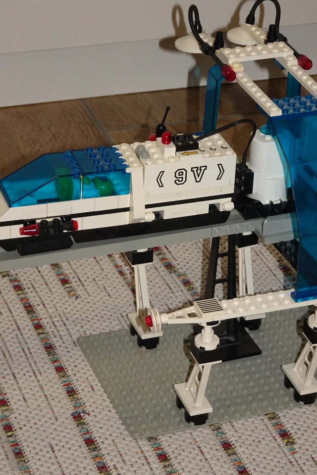 LEGO Classic Space 6990 Futuron Monorail Transport System mit OBA Weltraum - Bild 4 von 4