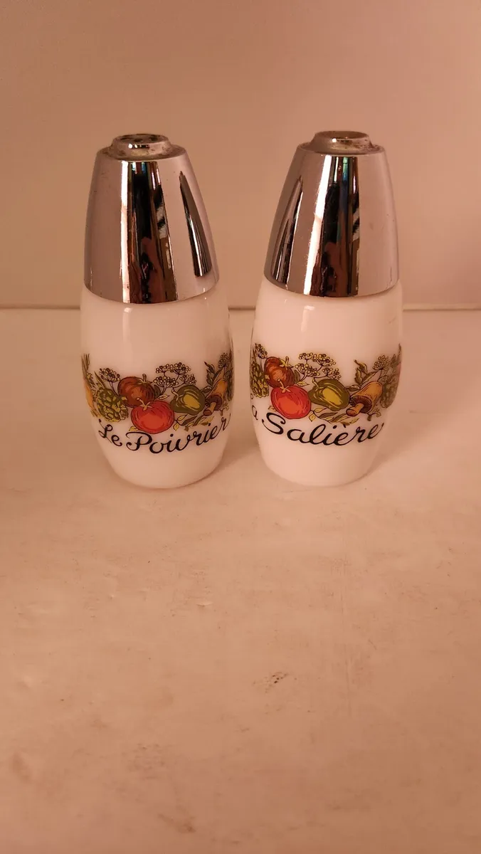 VTG Corning Ware Salt & Pepper Shakers LA Saliere/Le Poivrier Excellent!